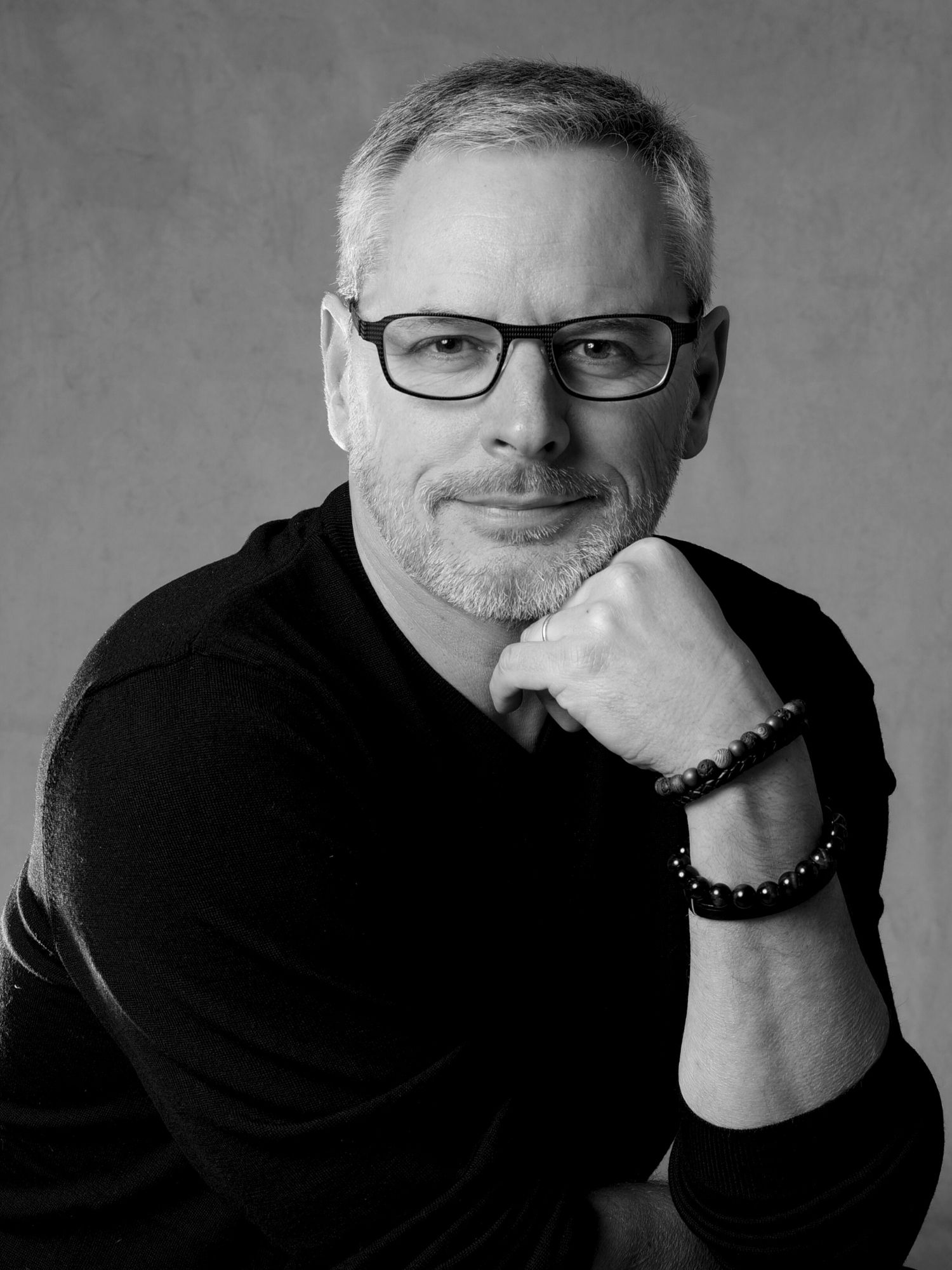 ERIC_BERNARD_PORTRAIT NB WEB ERIC BERNARD VIDÉASTE